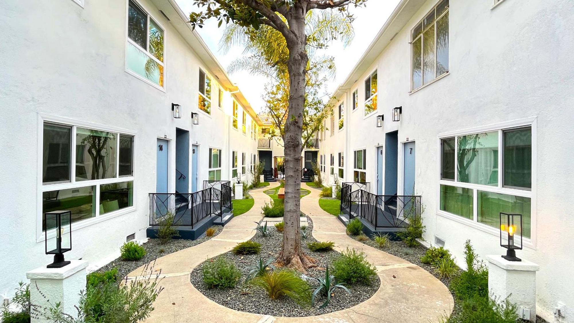 Hollywood/Thai Town Courtyard Apartment Лос-Анджелес Екстер'єр фото